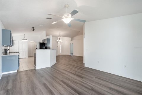 House in Leesburg, Florida 3 bedrooms, 149.76 sq.m. № 2152404 - photo 8