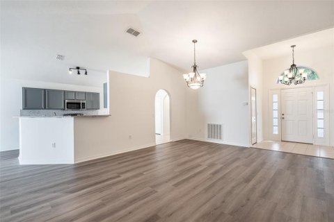 House in Leesburg, Florida 3 bedrooms, 149.76 sq.m. № 2152404 - photo 7