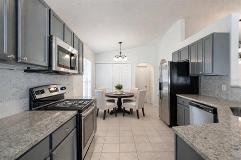 House in Leesburg, Florida 3 bedrooms, 149.76 sq.m. № 2152404 - photo 10