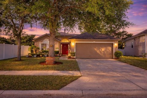 House in Leesburg, Florida 3 bedrooms, 149.76 sq.m. № 2152404