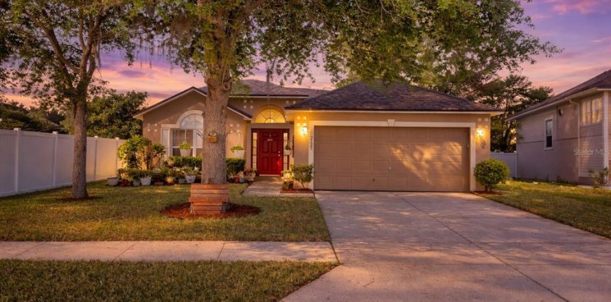 House in Leesburg, Florida 3 bedrooms, 149.76 sq.m. № 2152404
