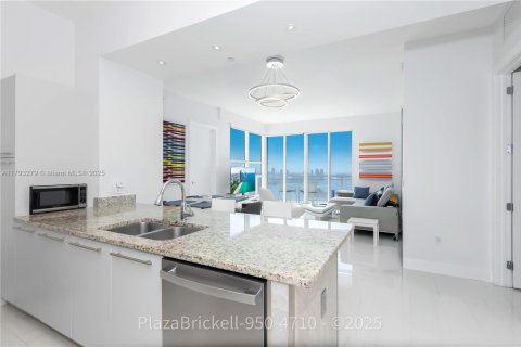 Condo in Miami, Florida, 2 bedrooms  № 1869967 - photo 3