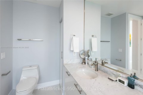Condo in Miami, Florida, 2 bedrooms  № 1869967 - photo 22