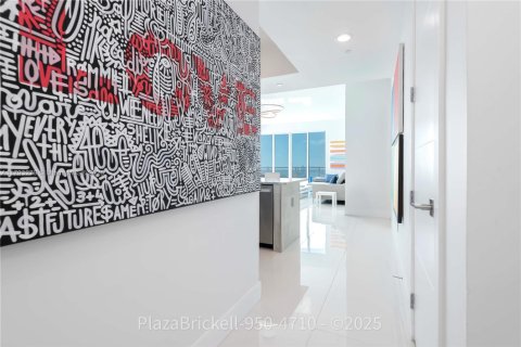 Condo in Miami, Florida, 2 bedrooms  № 1869967 - photo 2