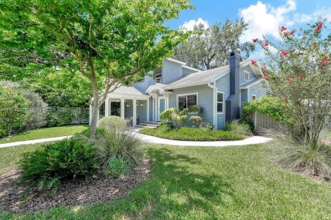 Villa ou maison à louer à Miami, Floride: 4 chambres, 226.5 m2 № 1981643 - photo 1