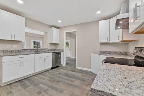 Villa ou maison à vendre à Apopka, Floride: 4 chambres, 195.47 m2 № 2208552 - photo 19