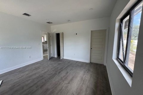 House in Miami Gardens, Florida 3 bedrooms, 139.35 sq.m. № 1463666 - photo 11