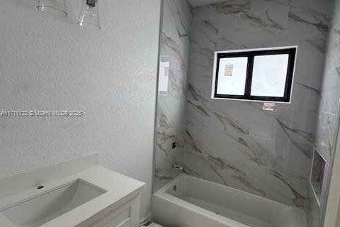 House in Miami Gardens, Florida 3 bedrooms, 139.35 sq.m. № 1463666 - photo 8