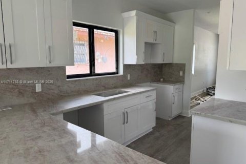 House in Miami Gardens, Florida 3 bedrooms, 139.35 sq.m. № 1463666 - photo 5
