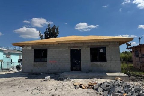 House in Miami Gardens, Florida 3 bedrooms, 139.35 sq.m. № 1463666 - photo 1