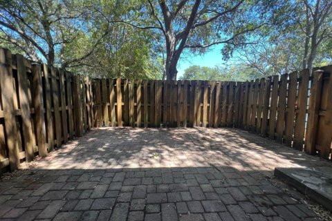 Townhouse in Lauderdale Lakes, Florida 2 bedrooms, 146.23 sq.m. № 2254509 - photo 17