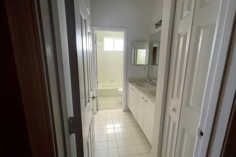 Townhouse in Lauderdale Lakes, Florida 2 bedrooms, 146.23 sq.m. № 2254509 - photo 11