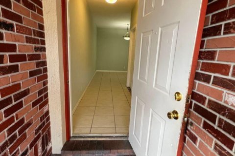 Townhouse in Lauderdale Lakes, Florida 2 bedrooms, 146.23 sq.m. № 2254509 - photo 2