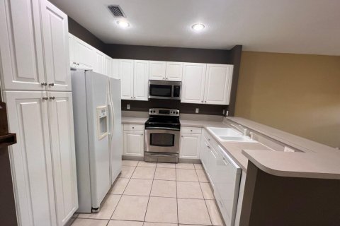 Townhouse in Lauderdale Lakes, Florida 2 bedrooms, 146.23 sq.m. № 2254509 - photo 6