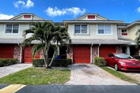 Townhouse in Lauderdale Lakes, Florida 2 bedrooms, 146.23 sq.m. № 2254509