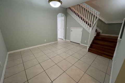 Townhouse in Lauderdale Lakes, Florida 2 bedrooms, 146.23 sq.m. № 2254509 - photo 4