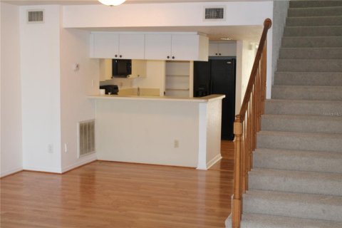 Townhouse in Seminole, Florida 3 bedrooms, 201.97 sq.m. № 1589971 - photo 17