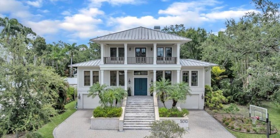 House in Tampa, Florida 5 bedrooms, 380.25 sq.m. № 1837597