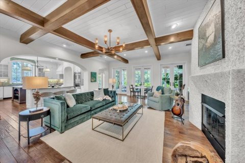House in Tampa, Florida 5 bedrooms, 380.25 sq.m. № 1837597 - photo 11