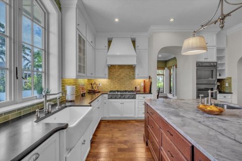 House in Tampa, Florida 5 bedrooms, 380.25 sq.m. № 1837597 - photo 23