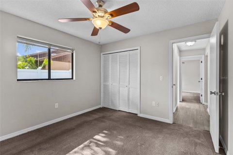 House in Sarasota, Florida 3 bedrooms, 132.11 sq.m. № 2258702 - photo 17