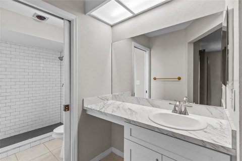 House in Sarasota, Florida 3 bedrooms, 132.11 sq.m. № 2258702 - photo 21