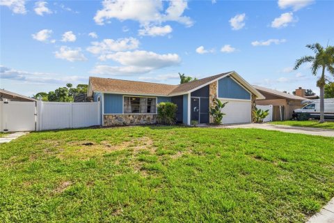 House in Sarasota, Florida 3 bedrooms, 132.11 sq.m. № 2258702 - photo 2