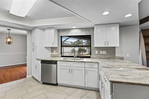 House in Sarasota, Florida 3 bedrooms, 132.11 sq.m. № 2258702 - photo 7