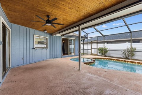 House in Sarasota, Florida 3 bedrooms, 132.11 sq.m. № 2258702 - photo 24