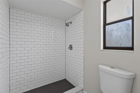 House in Sarasota, Florida 3 bedrooms, 132.11 sq.m. № 2258702 - photo 22