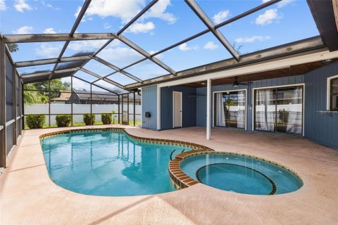 House in Sarasota, Florida 3 bedrooms, 132.11 sq.m. № 2258702 - photo 4