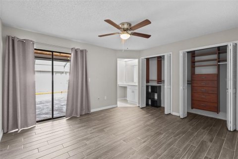 House in Sarasota, Florida 3 bedrooms, 132.11 sq.m. № 2258702 - photo 18