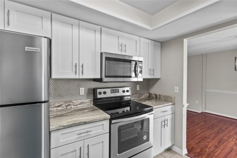 House in Sarasota, Florida 3 bedrooms, 132.11 sq.m. № 2258702 - photo 10