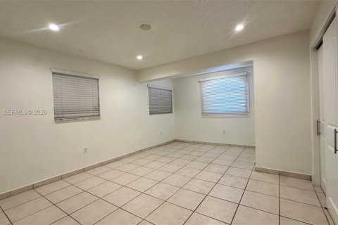 Снять в аренду виллу или дом в Хайалиа, Флорида 3 спальни, 143.07м2, № 2058484 - фото 7