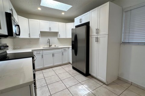 Снять в аренду виллу или дом в Хайалиа, Флорида 3 спальни, 143.07м2, № 2058484 - фото 3