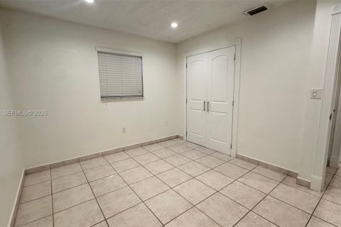 Снять в аренду виллу или дом в Хайалиа, Флорида 3 спальни, 143.07м2, № 2058484 - фото 8