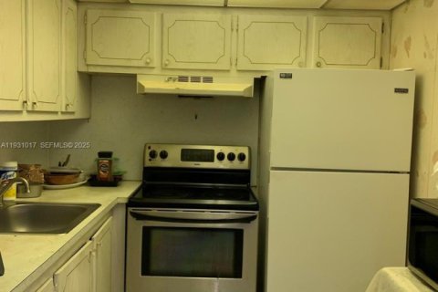 Снять в аренду кондоминиум в Уэст-Палм-Бич, Флорида 1 спальня, 57.13м2, № 1989755 - фото 3