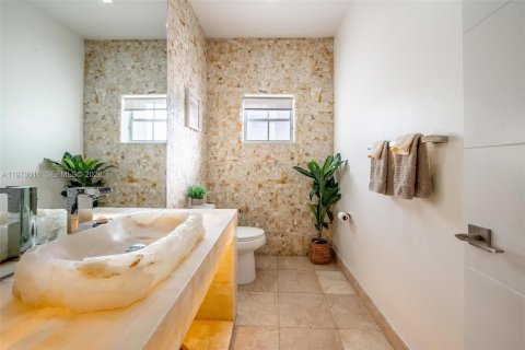 Villa ou maison à vendre à Doral, Floride: 4 chambres, 248.51 m2 № 2036207 - photo 16