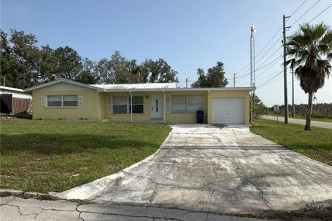 House in Sebring, Florida 2 bedrooms, 114.64 sq.m. № 1819282 - photo 1