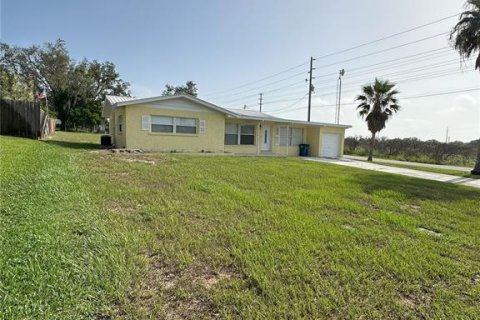 House in Sebring, Florida 2 bedrooms, 114.64 sq.m. № 1819282 - photo 21