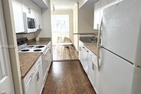 Copropriété à louer à Pembroke Pines, Floride: 2 chambres, 104.98 m2 № 2049123 - photo 3