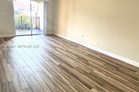 Copropriété à louer à Pembroke Pines, Floride: 2 chambres, 104.98 m2 № 2049123 - photo 2