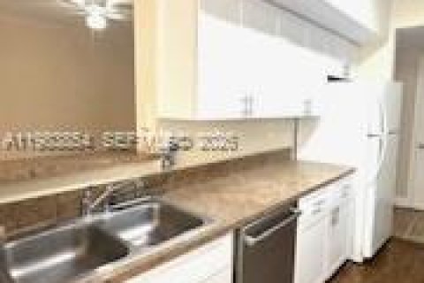 Copropriété à louer à Pembroke Pines, Floride: 2 chambres, 104.98 m2 № 2049123 - photo 4