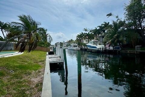 House in Lighthouse Point, Florida 2 bedrooms, 113.99 sq.m. № 1116813 - photo 1