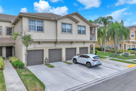 Condo in Miramar, Florida, 3 bedrooms  № 1781534 - photo 1