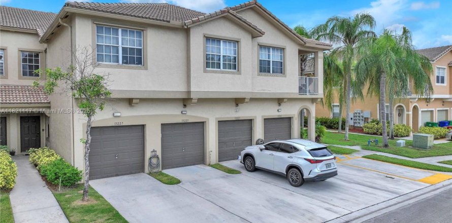 Condo in Miramar, Florida, 3 bedrooms  № 1781534