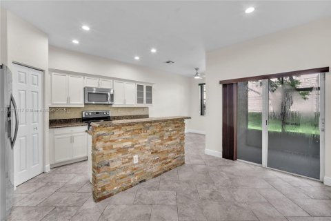 Condo in Miramar, Florida, 3 bedrooms  № 1781534 - photo 19