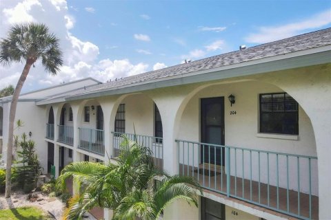 Condo in Englewood, Florida, 2 bedrooms  № 1784887 - photo 1