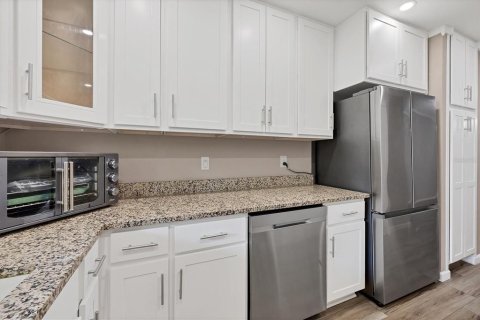 Condo in Englewood, Florida, 2 bedrooms  № 1784887 - photo 12