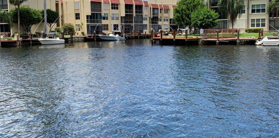 Condominio en Pompano Beach, Florida, 2 dormitorios № 1182344